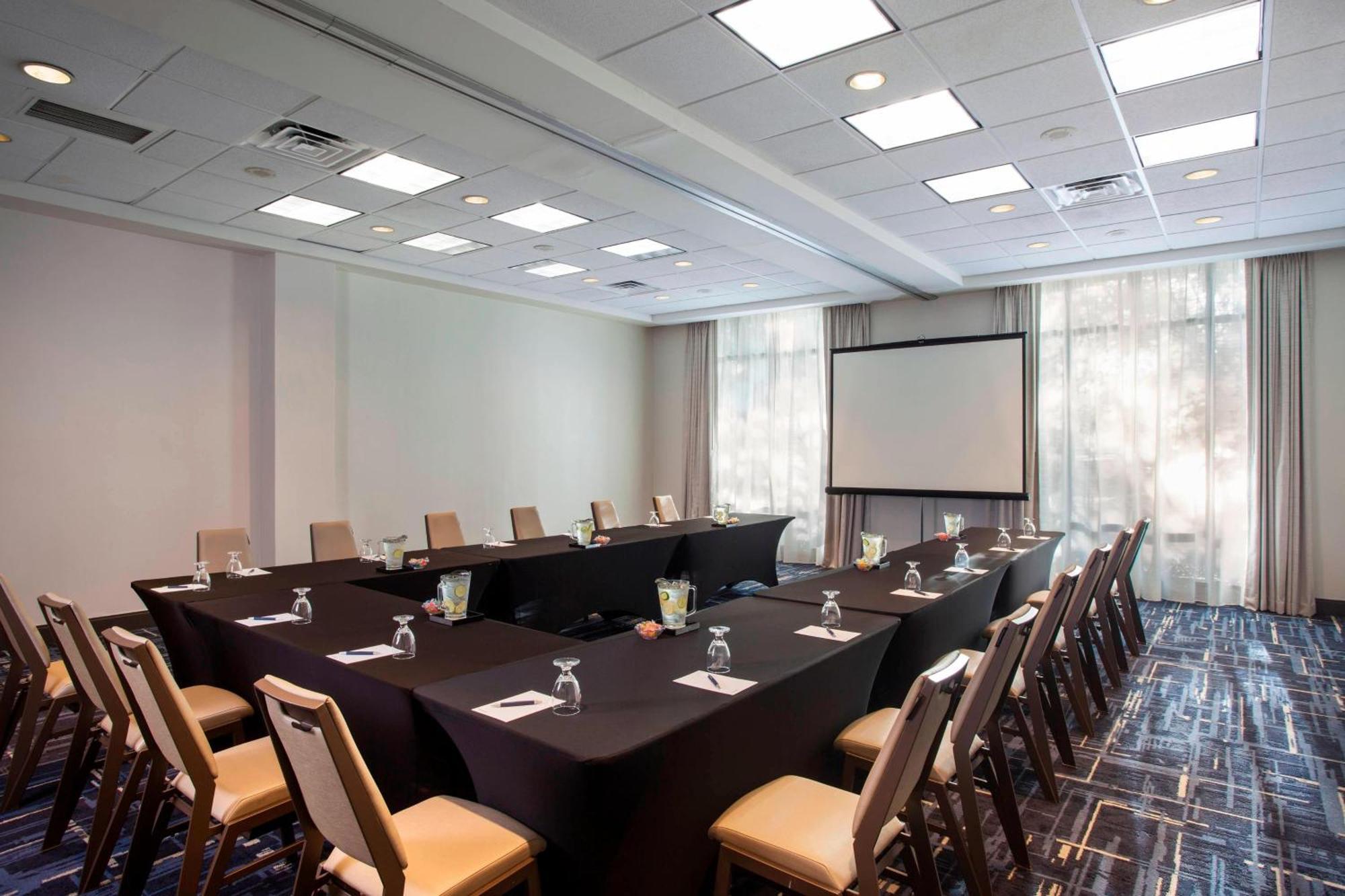 Sheraton Suites Philadelphia Airport Exterior foto
