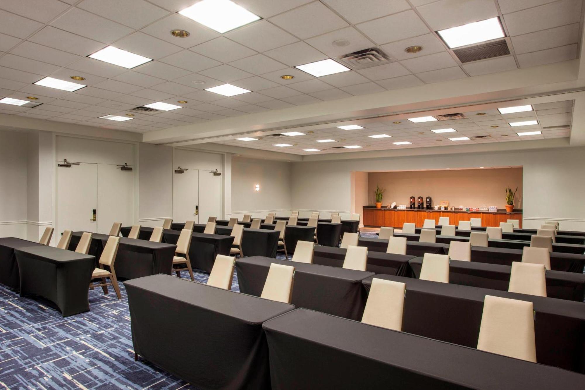Sheraton Suites Philadelphia Airport Exterior foto