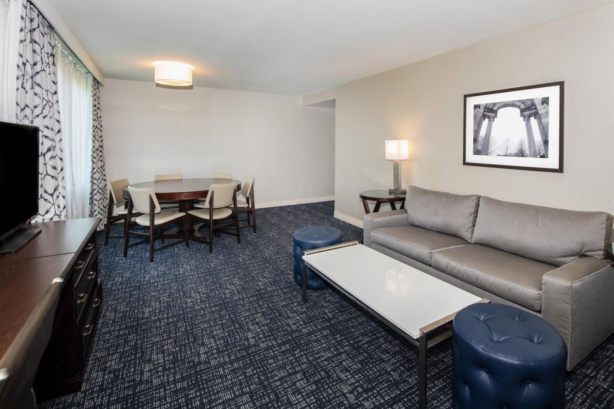 Sheraton Suites Philadelphia Airport Exterior foto