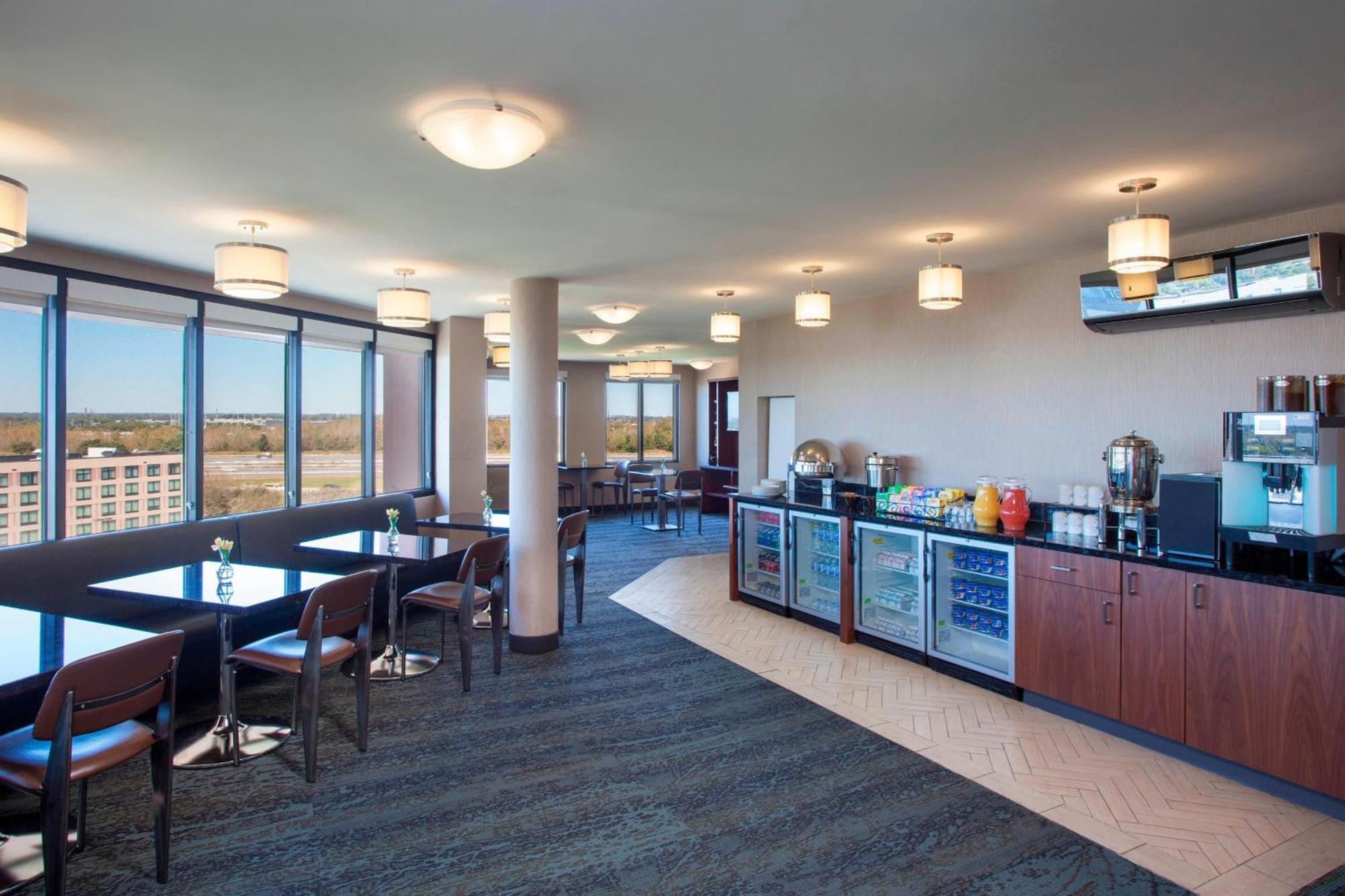 Sheraton Suites Philadelphia Airport Exterior foto