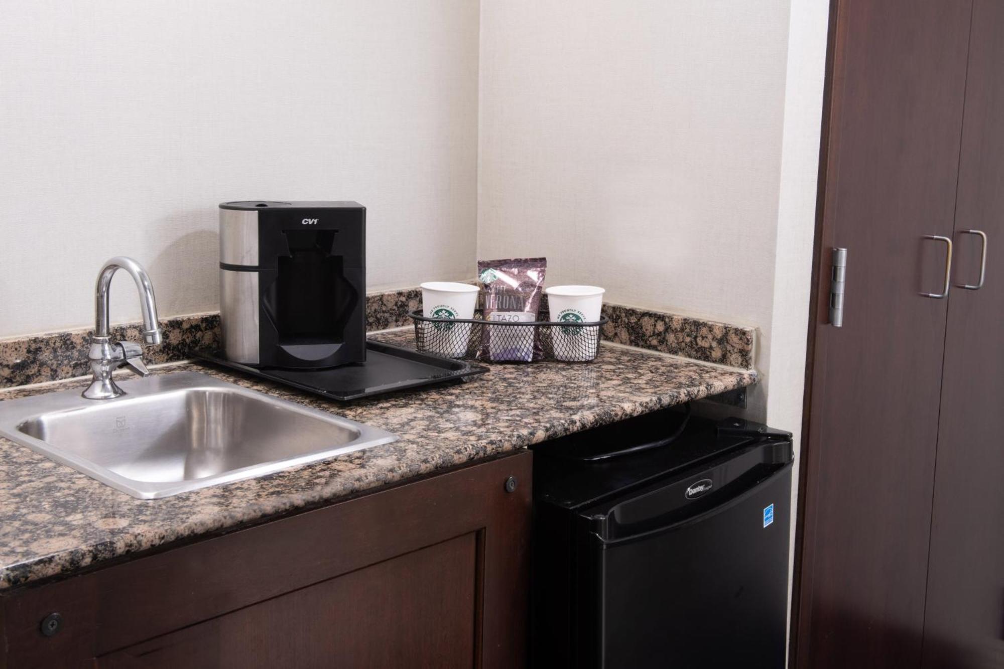 Sheraton Suites Philadelphia Airport Exterior foto
